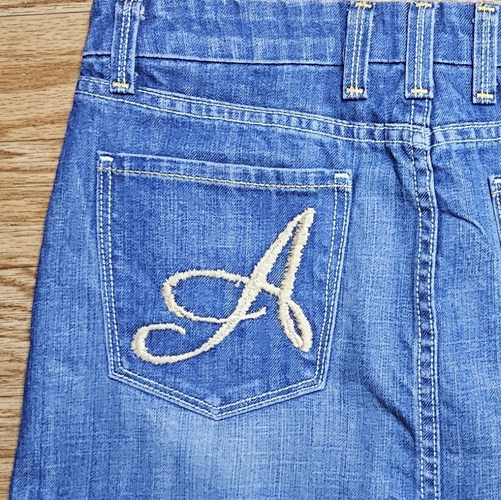 Anôname Vintage Y2K Low-Rise Stretch Denim Mini Skirt | Butterfly Embroidery - Picture 8 of 8